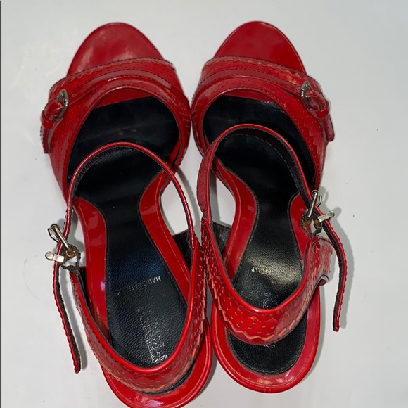 Fendi Red open toe heels with adjustable straps - Picture 5 of 13